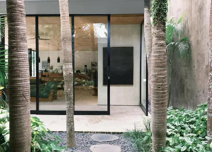 Sandhouse Berawa Villa